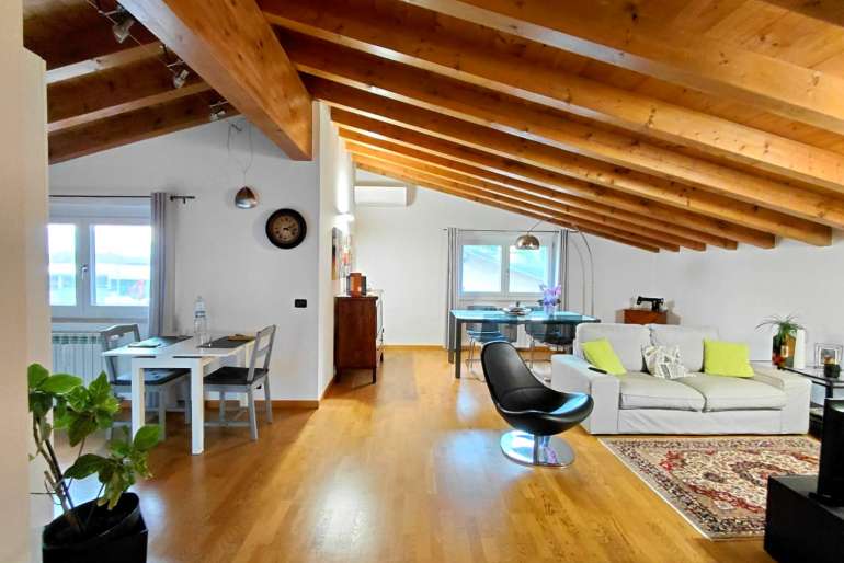 VENDESI TRILOCALE PRATICAMENTE NUOVO - VILLA CARCINA