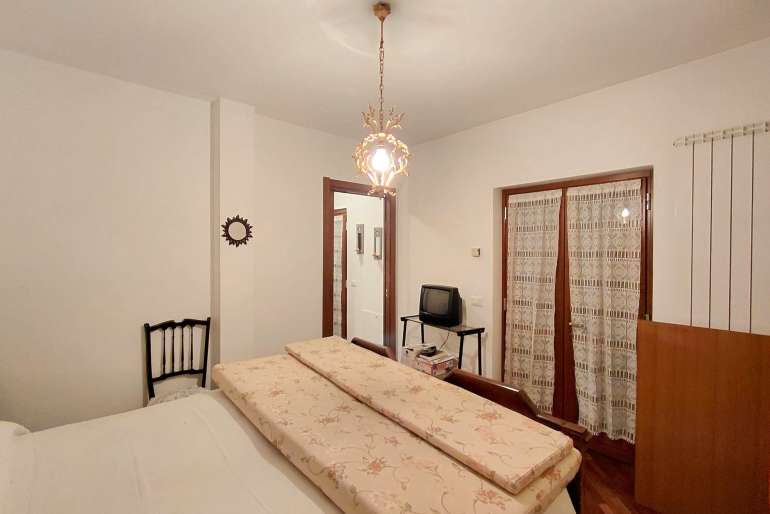 VENDESI CIELO/TERRA IN CENTRO AL PAESE RISTUTTURATO - TAVERNOLE S.M.