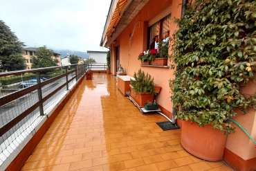 VENDESI APPARTAMENTO IN BIFAMIGLIARE + COMMERCIALE &ndash; COLLEBEATO