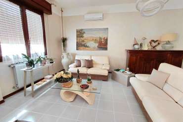 VILLA INDIPENDENTE CON DUE APPARTAMENTI - VILLA CARCINA